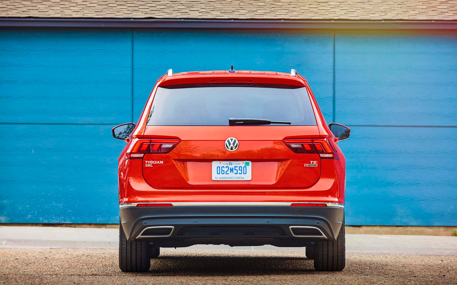 Comparison BMW X3 M40i 2018 vs Volkswagen Tiguan SEL 4motion 2018